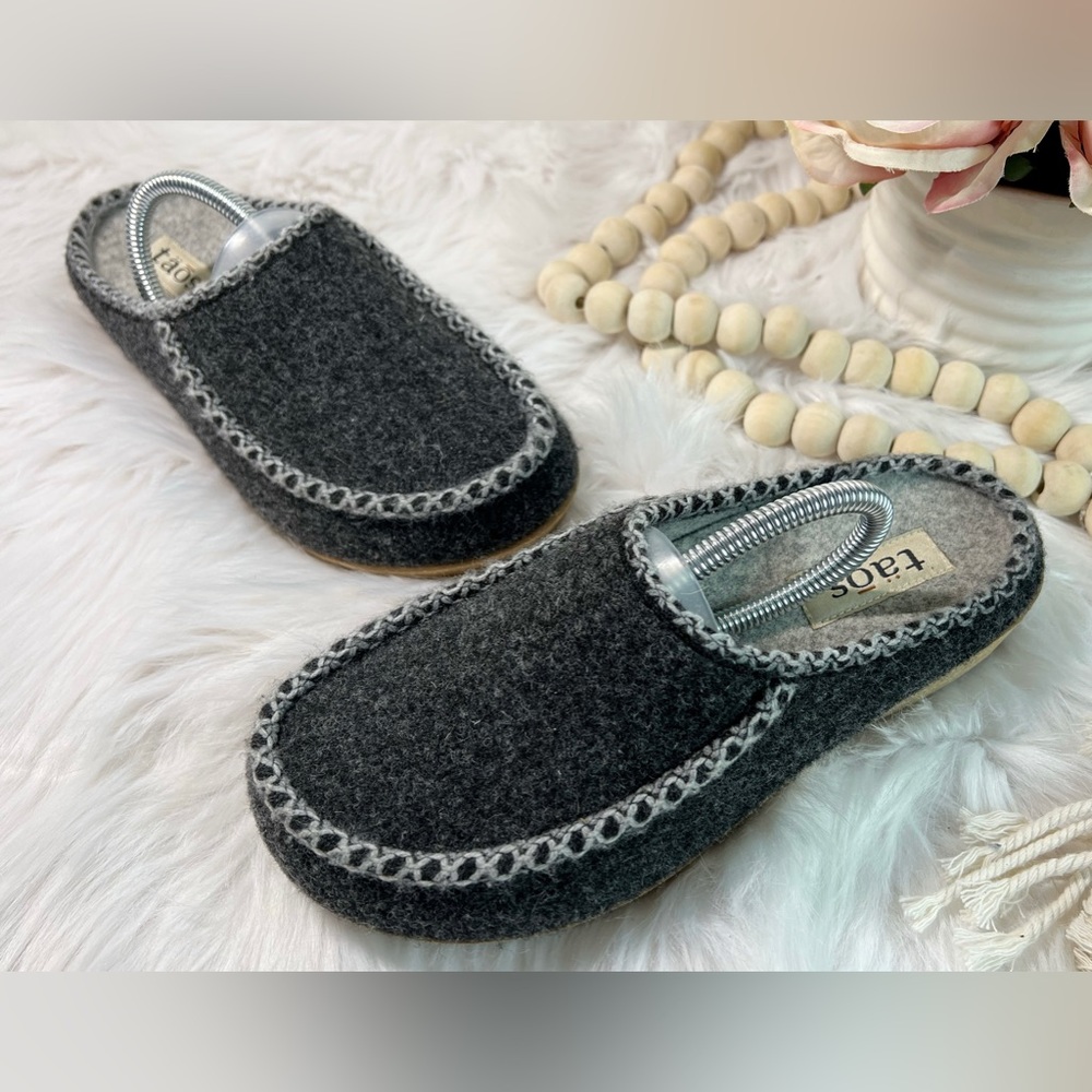 Taos Woolma Womens size 39/US 8-8.5 premium shock absorbent 360 slides EUC